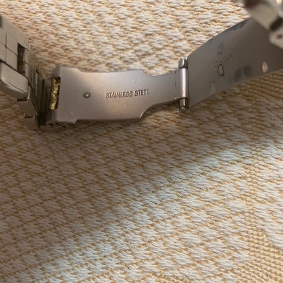 Guess watch main image 4